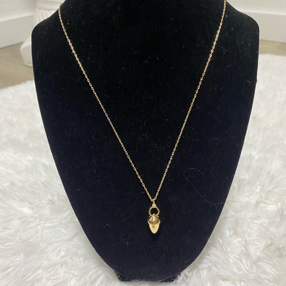 STELLA AND DOT ACORN NECKLACE GOLD TONE KATHLEEN  PENDANT NEW - Picture 2 of 6